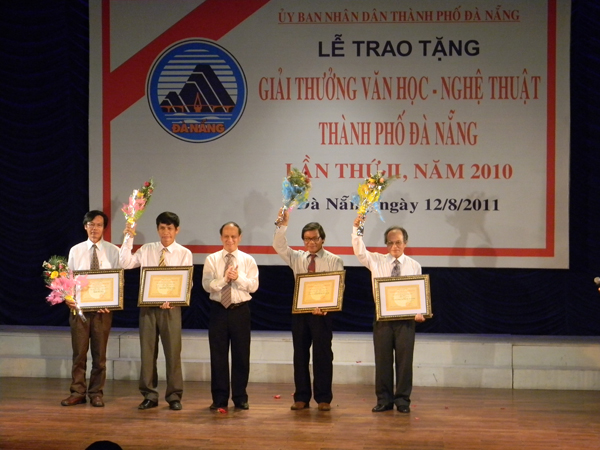 LỄ TRAO GIẢI THƯỞNG VĂN HỌC NGHỆ THUẬT THÀNH PHỐ ĐÀ NẴNG LẦN THỨ II NĂM 2010