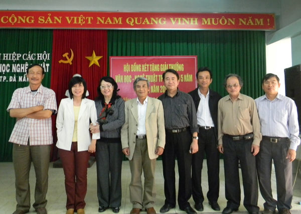 LỄ TRAO GIẢI THƯỞNG VĂN HỌC NGHỆ THUẬT THÀNH PHỐ ĐÀ NẴNG LẦN THỨ II NĂM 2010