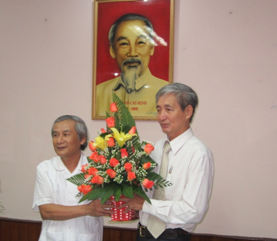 Gặp mặt chúc mừng nhà văn Thái Bá Lợi được trao Giải thưởng Văn học Đông Nam Á  2013 