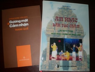 Tặng giải thưởng văn học nghệ thuật của Liên hiệp Hội năm 2013 
