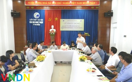 Tiếp đoàn văn nghệ sĩ tỉnh Bình Định