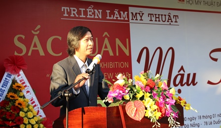 Họa sĩ Hồ Đình Nam Kha: Dùng hội họa làm đẹp cho đời - Đinh Thị Trang