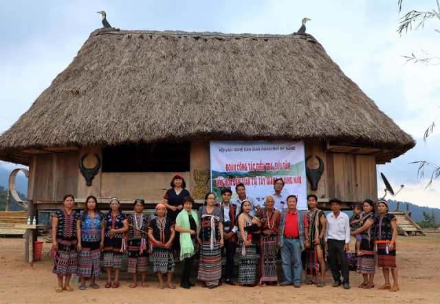 Một vùng đất thấm đượm chất liệu dân gian