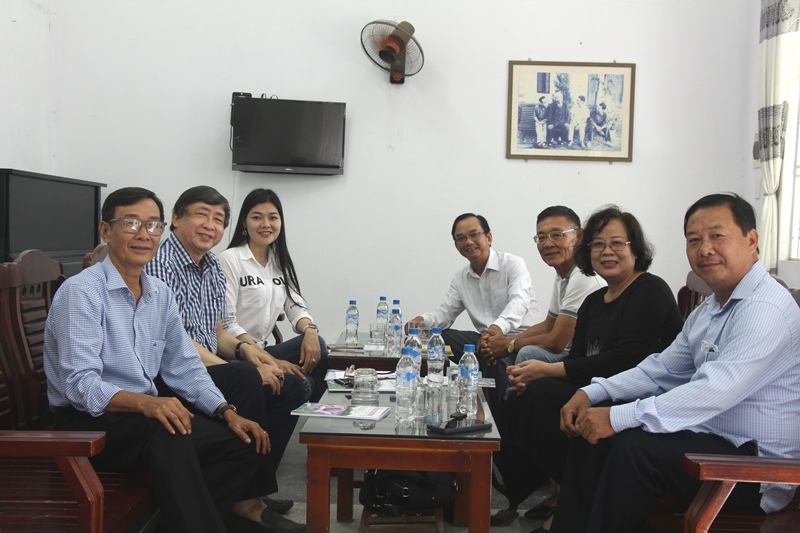 Tiếp đoàn văn nghệ sĩ tỉnh Hậu Giang