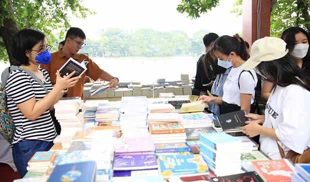 Đội ngũ lý luận, phê bình văn học hiện nay: Lượng dày, chất mỏng