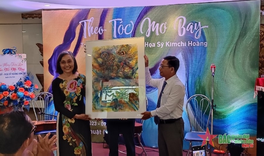 Trưng bày hơn 50 tác phẩm mỹ thuật “Theo tóc mơ bay”