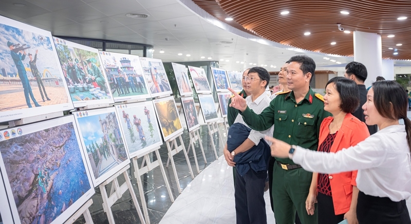 Khai mạc Triển lãm ảnh “Nét đẹp người chiến sĩ”