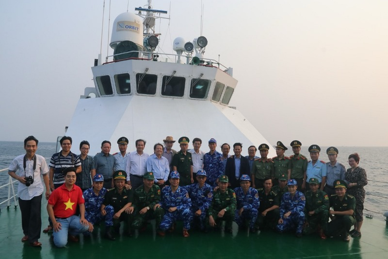 Đi cùng Cảnh sát biển