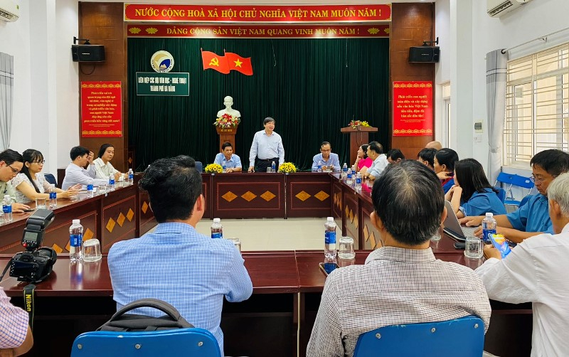 Tiếp đoàn văn nghệ sĩ tỉnh Cà Mau