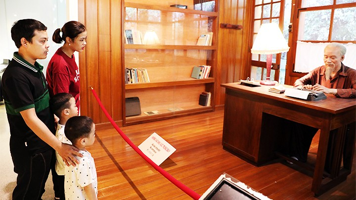 Phát huy văn hóa nêu gương