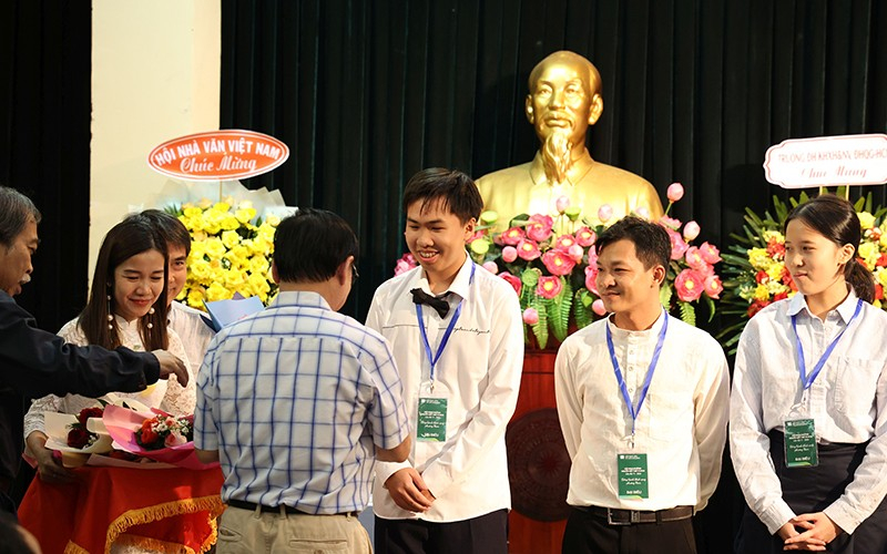 Đưa văn học Việt Nam ra thế giới