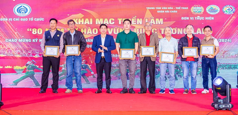 Khai mạc Triển lãm ảnh nghệ thuật “80 năm tự hào - Vững bước tương lai”