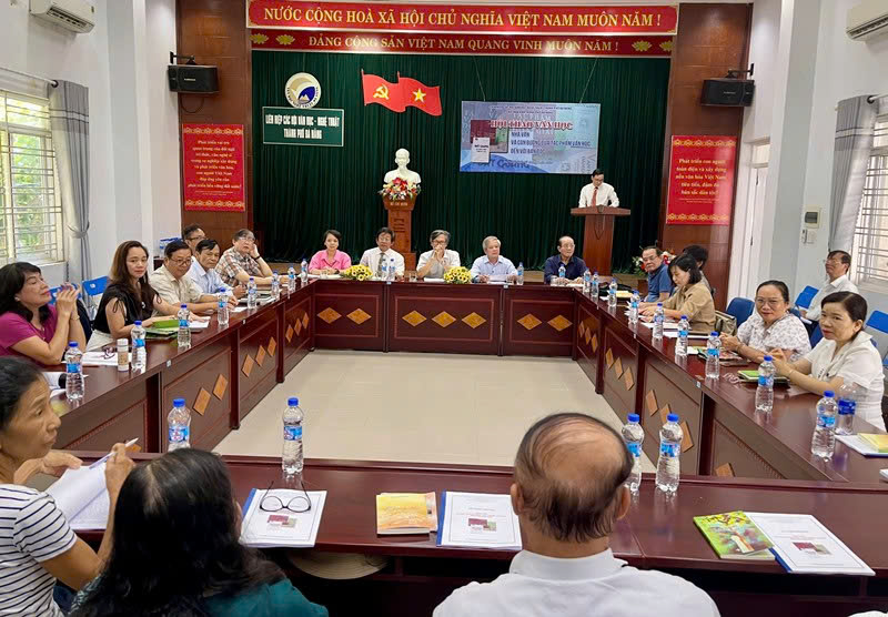 Khi bạn đọc thơ là các nhà nghiên cứu, phê bình