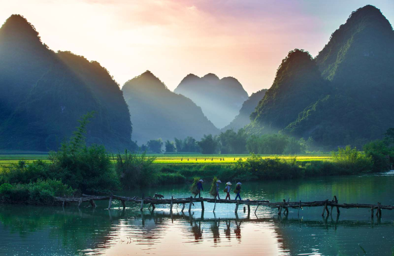 Cận kề