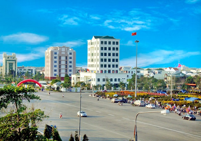 Xuân ở lại cùng người