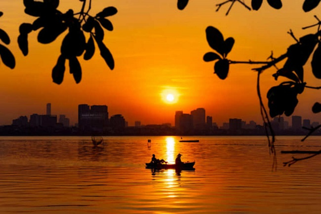 Dòng sông thời con gái