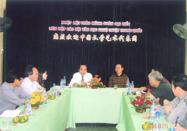 TIẾP ĐOÀN NHÀ VĂN TRUNG QUỐC NĂM 2006