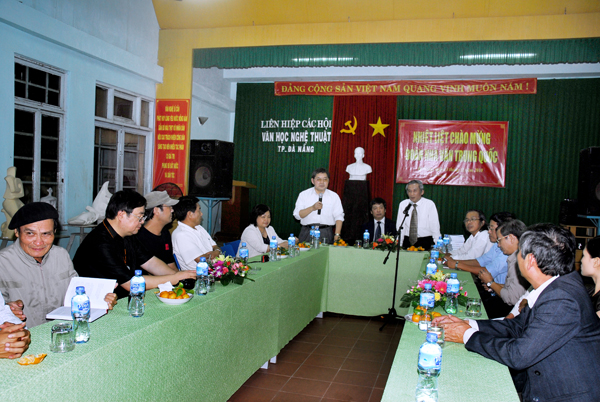 TIẾP ĐOÀN NHÀ VĂN TRUNG QUỐC NĂM 2010