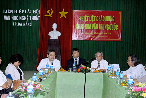 TIẾP ĐOÀN NHÀ VĂN TRUNG QUỐC NĂM 2010