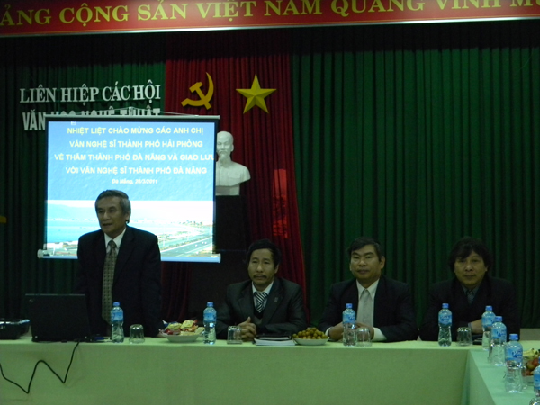 GIAO LƯU VỚI HỘI VĂN HỌC NGHỆ THUẬT THÀNH PHỐ HẢI PHÒNG 2011