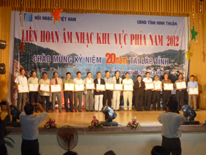 Tham dự Liên hoan âm nhạc khu vực phía Nam 2012 