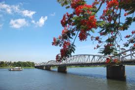 Tạm biệt Huế - Thơ Thu Bồn