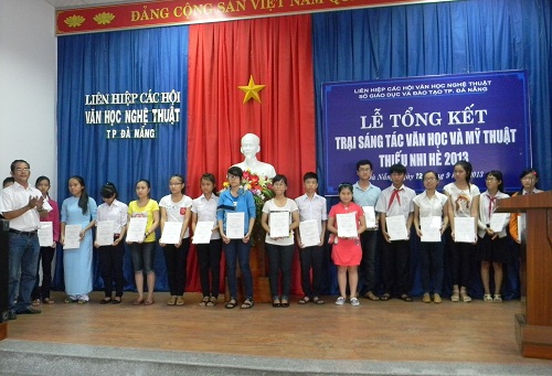 Tổng kết Trại sáng tác văn học, mỹ thuật thiếu nhi 2013 