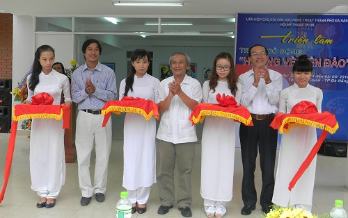 Khai mạc Triển lãm tranh cổ động “Hướng về biển đảo”