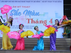 Khai mạc triển lãm mỹ thuật “Sắc màu tháng Tư”	