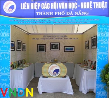 Trưng bày giới thiệu sách tại Hội sách Hải Châu năm 2016