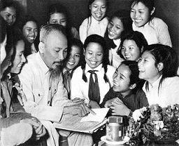 Vận dụng tư tưởng Hồ Chí Minh về phát triển kinh tế với văn hóa