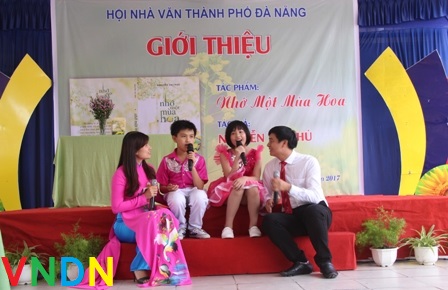 Giới thiệu tác phẩm “Nhớ một mùa hoa”