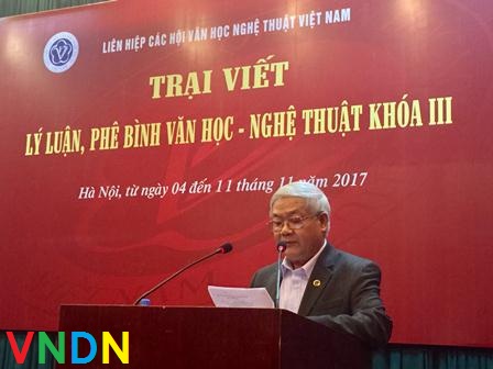 Tham gia Trại viết Lý luận, phê bình Văn học - Nghệ thuật khoá III