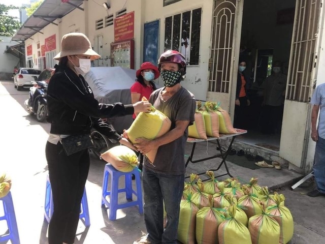 Qua cơn hoạn nạn mới hiểu lòng nhau