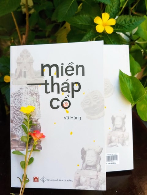 Đọc sách Miền tháp cổ của Vũ Hùng