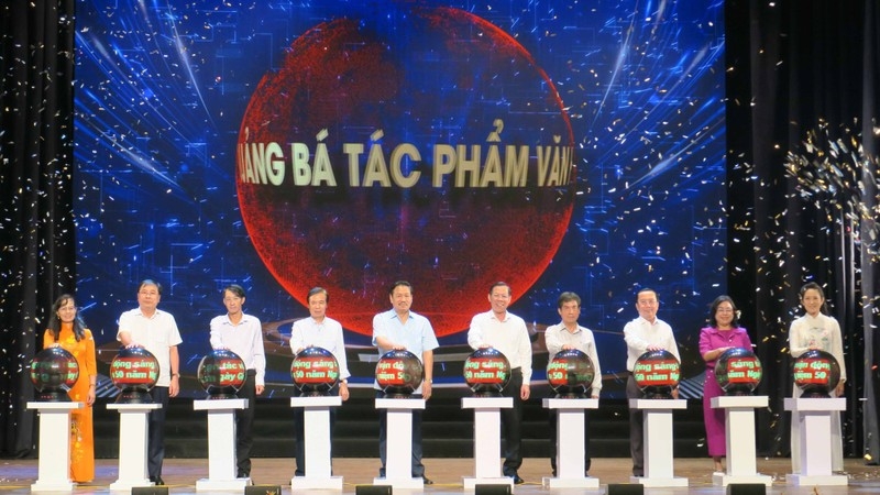 Phát động Cuộc vận động sáng tác, dàn dựng tác phẩm văn học nghệ thuật “Thành phố Hồ Chí Minh - 50 năm tự hào bản anh hùng ca”