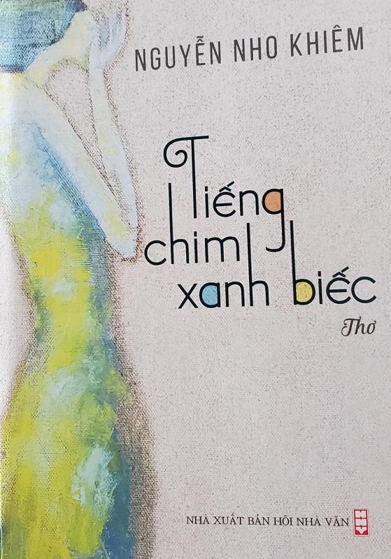 Trong “Nắng trên đồi” có “Tiếng chim xanh biếc”  lung linh một khoảng trời thơ