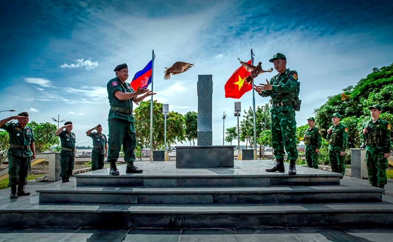 Tổ chức Cuộc thi và Triển lãm ảnh nghệ thuật “Tự hào một dải biên cương” lần thứ III