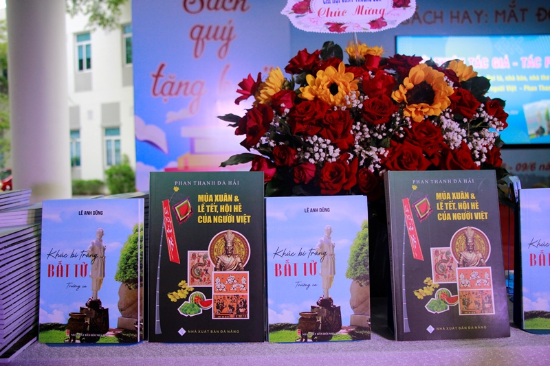 Ra mắt 2 Tác phẩm mới: 'Khúc bi tráng bất tử' và 'Mùa xuân & Lễ Tết, hội hè của người Việt'
