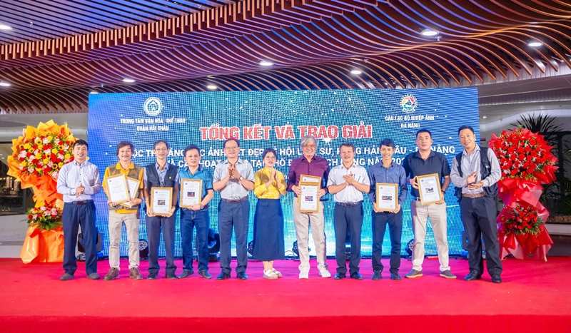 Quảng bá vẻ đẹp phố đi bộ Bạch Đằng qua nhiếp ảnh nghệ thuật