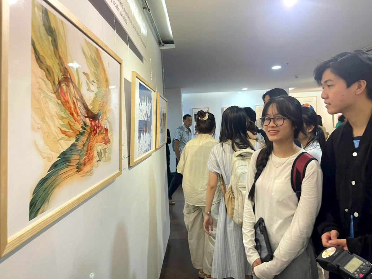 Triển lãm “Thế giới cần nữ siêu anh hùng”