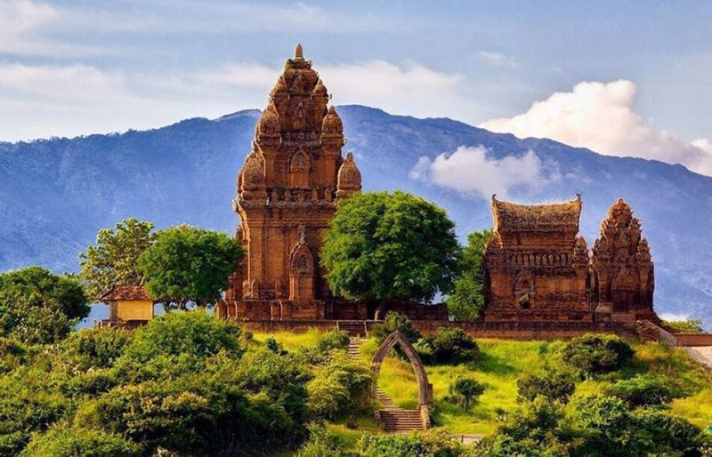 Cảm thức văn hóa cổ Óc Eo và văn hóa Chăm trong thơ đồng bằng sông Cửu Long và duyên hải miền Trung