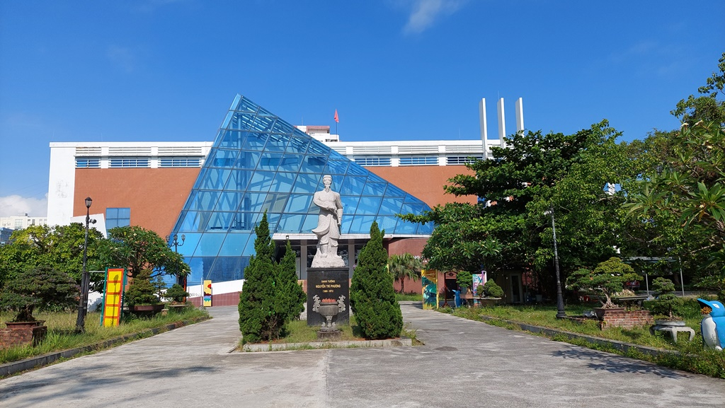 Dưới chân thành Điện Hải